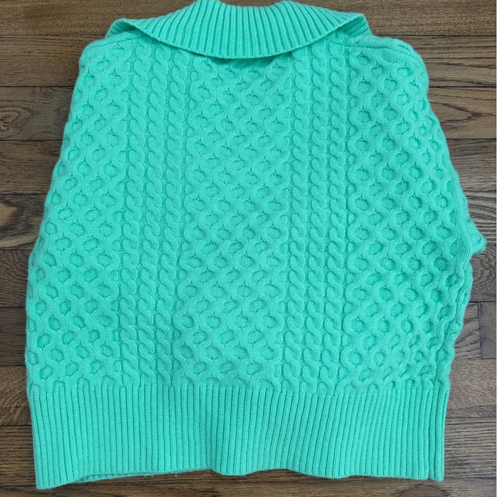 Green Sweater - Picture 4 of 4